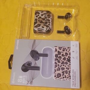 NWT PRO BEAT EARBUGS